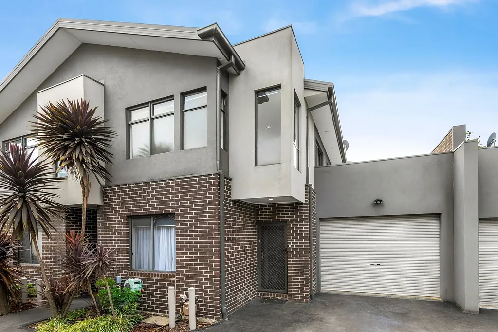 Pascoe Vale 2ห้องนอน Exceptional Living Space on a Spacious Block of townhomes...