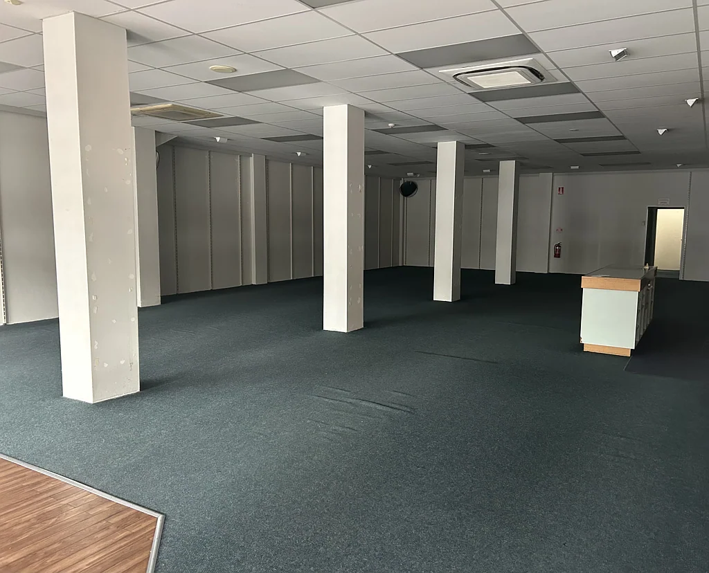 Hastings Large retail shop in central location