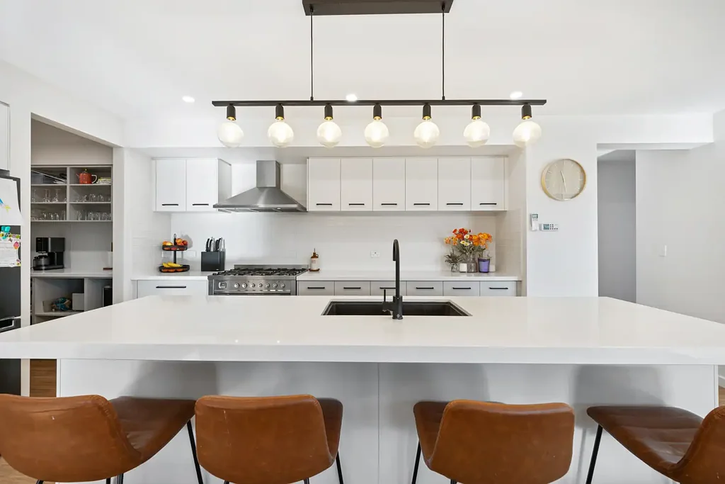 Sale 4 Bedroom MODERN FAMILY LIVING AT ITS BEST