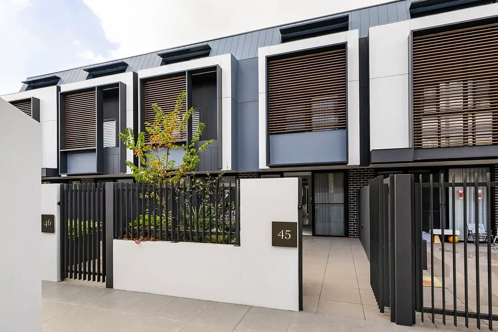 Enfield 3chambre Brand-new townhouse backing onto Henley Park