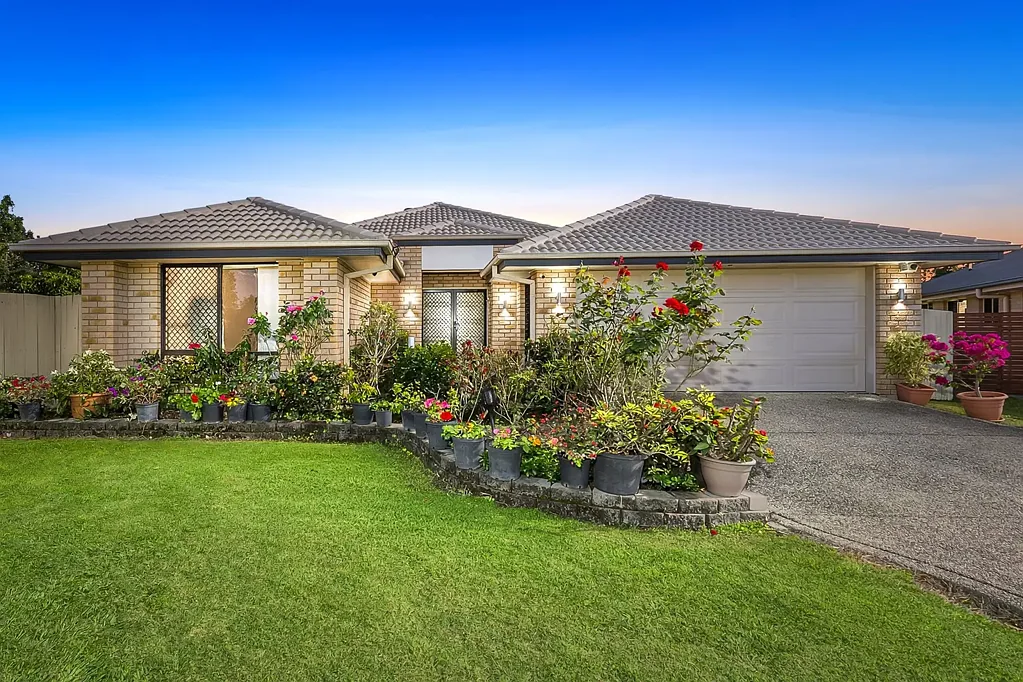 Caboolture 5房 带太阳能和棚屋的家庭住宅 Family Home with Solar and Shed
