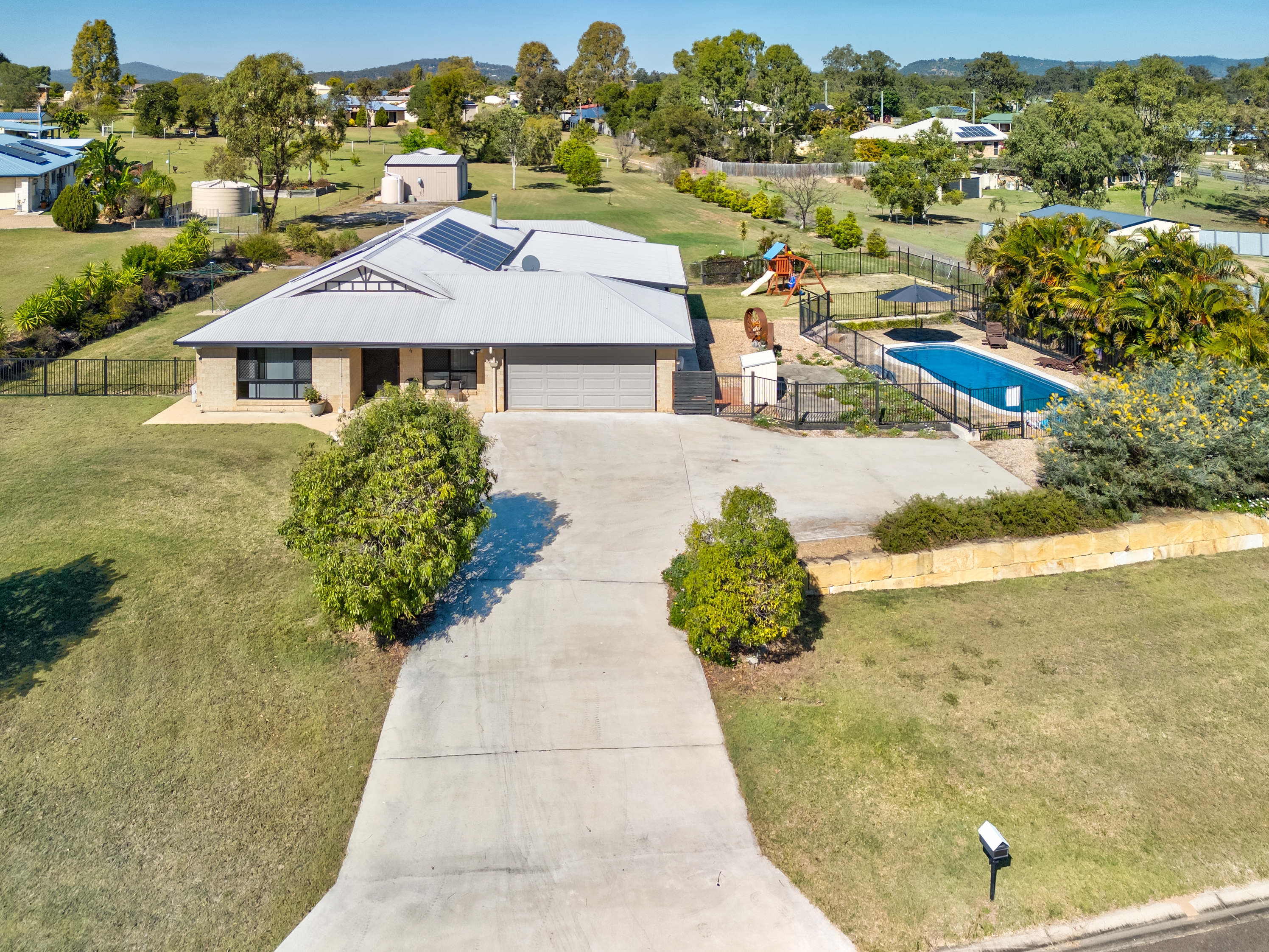 4 MOORE CL, HATTON VALE QLD 4341, 0部屋, 0バスルーム, House