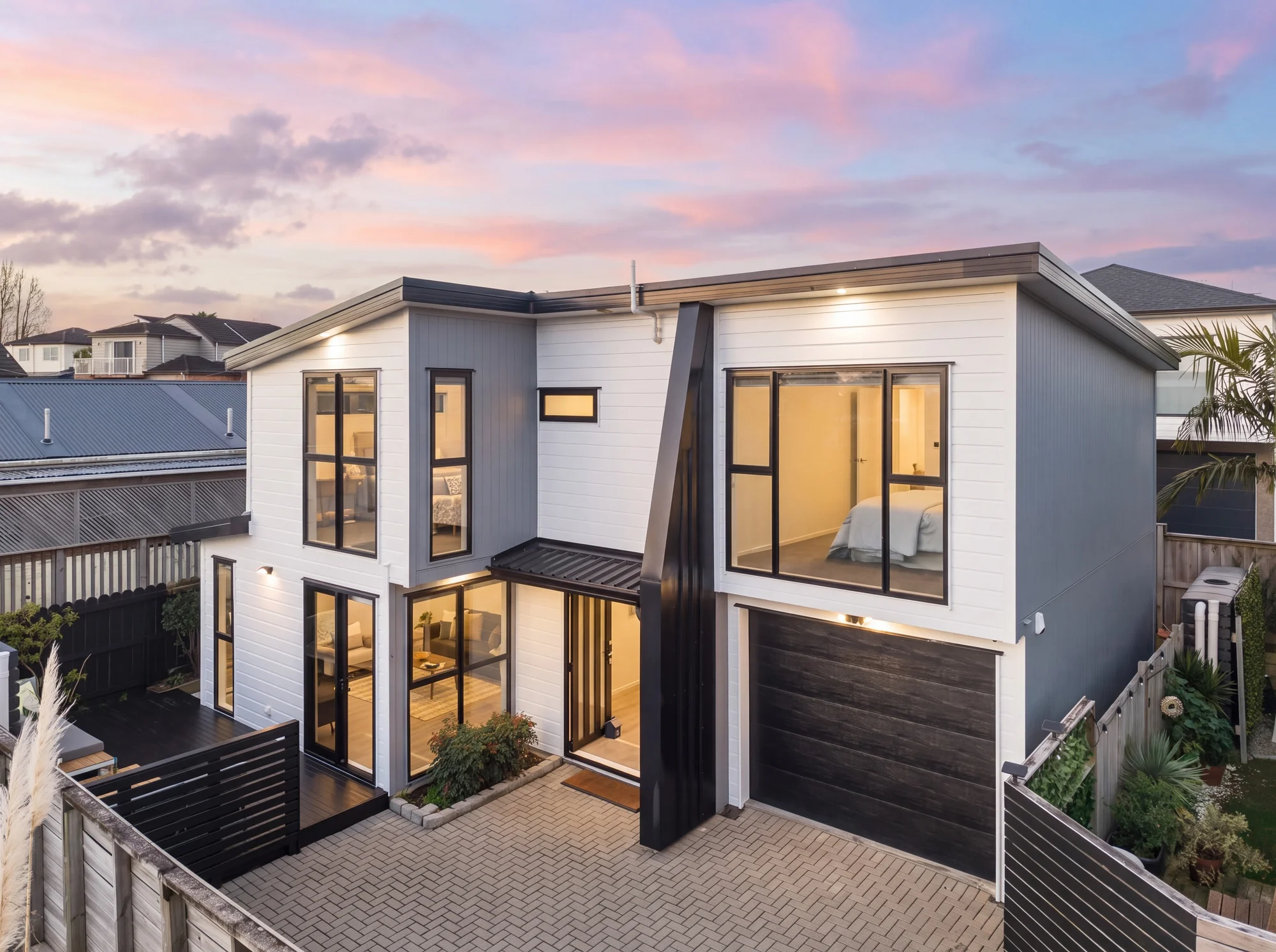 Blockhouse Bay 4कमरा Selling $300,000 below the original purchase price.