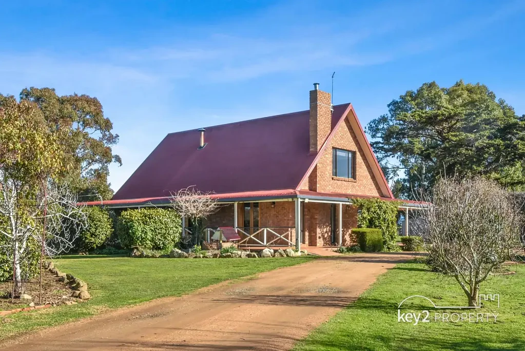Westbury 3 Bedroom ”Connemara” – Large Family Home on 2.7 Acres