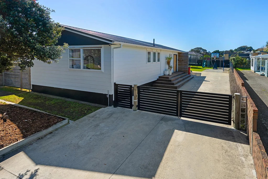 Otaki Beach 3 Bedroom Move-in & Enjoy Coastal Living