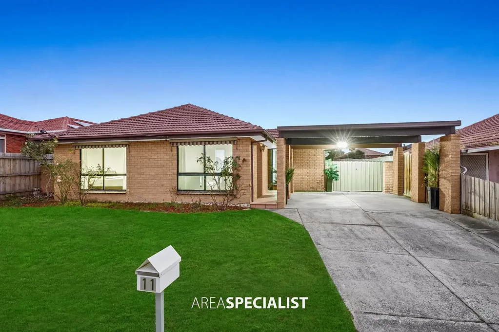 Hampton Park 4Habitaciones 850 SQM(APPROX) BLOCK AND 3 LIVING AREAS IN PRIME LOCATION