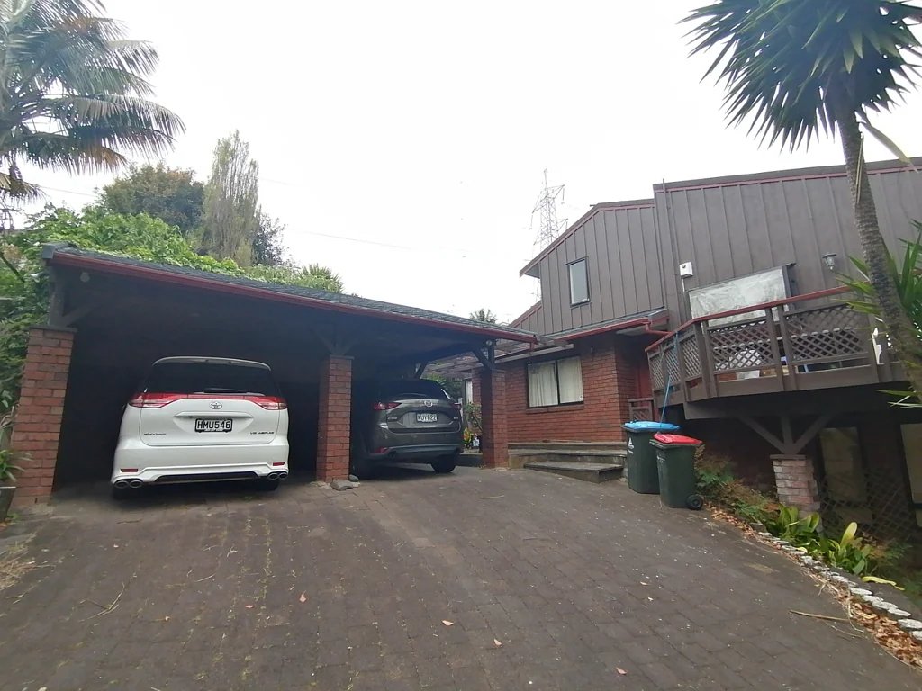 Well presented this lovely property offers 4 bedrooms