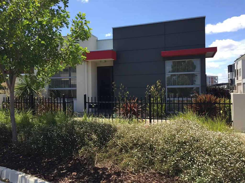 Low maintenance close to city