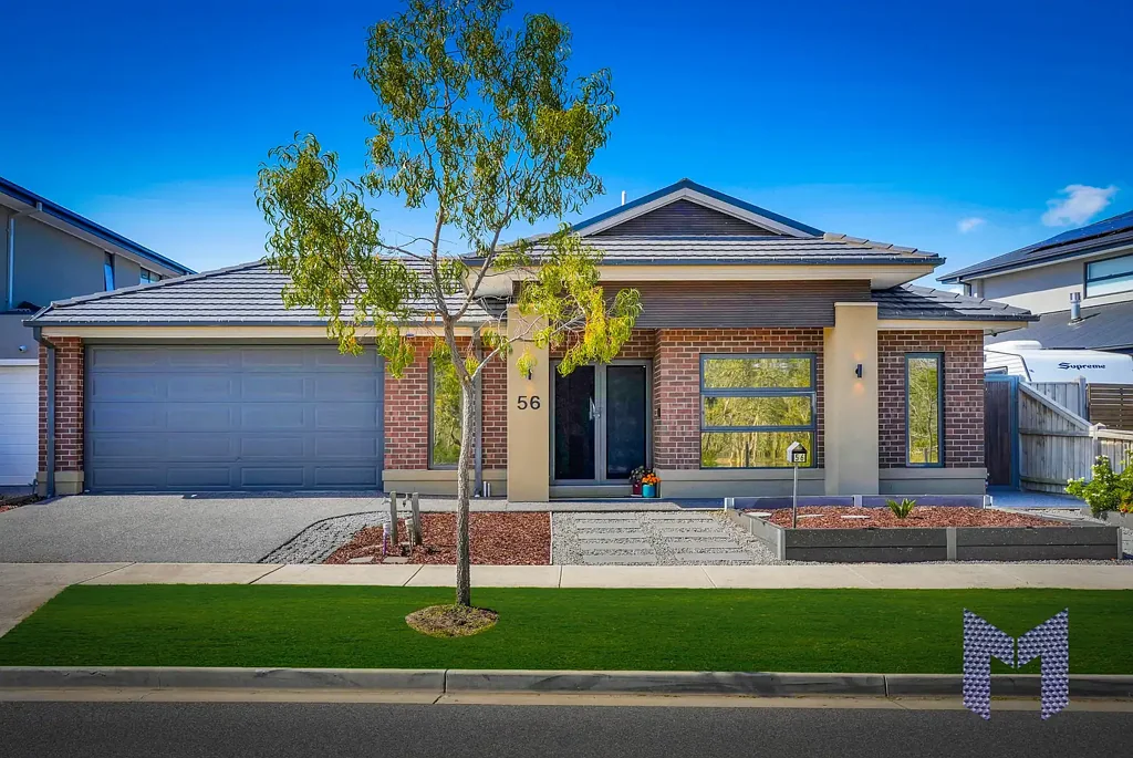 Mickleham 4房 现代内饰 高级装修 无缝室内外流动 石制台面 高级电器 全装备户外娱乐空间 低维护景观 优质学校 便利交通 A Masterpiece of Modern Comfort and Year-Round Entertaining