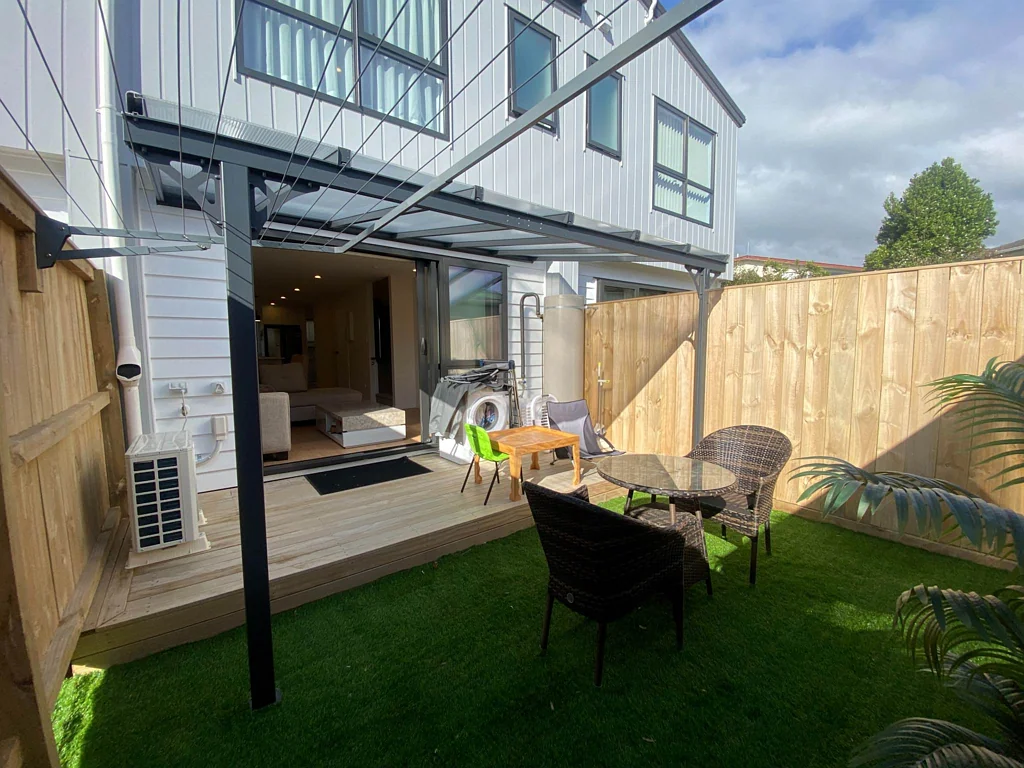 Modern Fully Furnished 2-Bedroom Townhouse wit...