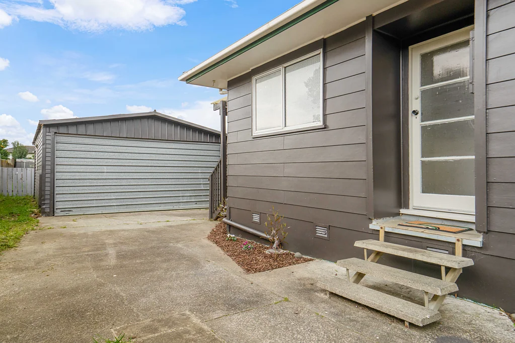 Wattle Downs 3房  Sunny Home Packed with Potential - Prime Location