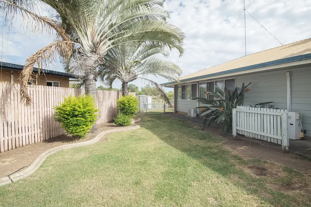 Biloela 4房  Lowset Brick Home in a Popular Neighbourhood