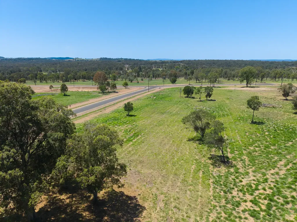 Nanango 2公顷阔地空间 电力NBN就绪 高地优美景致 乡村生活便利 城镇设施齐全 ROOM TO BREATHE, SPACE TO GROW