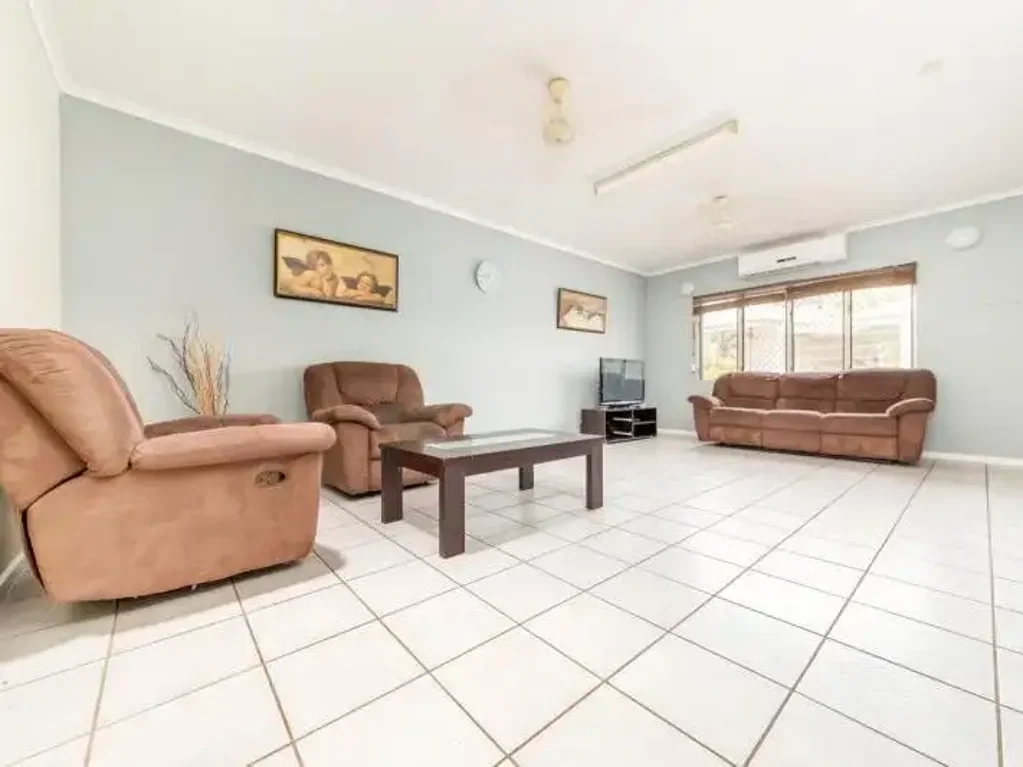Comfortable & Convenient 2-Bedroom Home with Private Courtyard & Spa