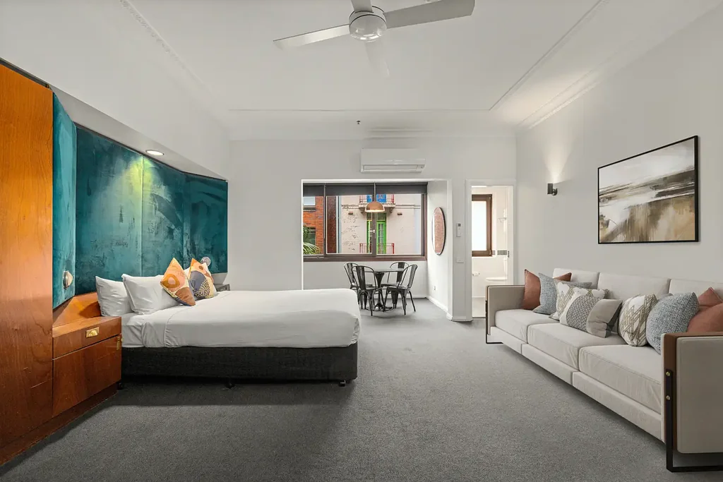 Potts Point Charming Art Deco Studio in Iconic Regents Court – Prime Potts Point Locale