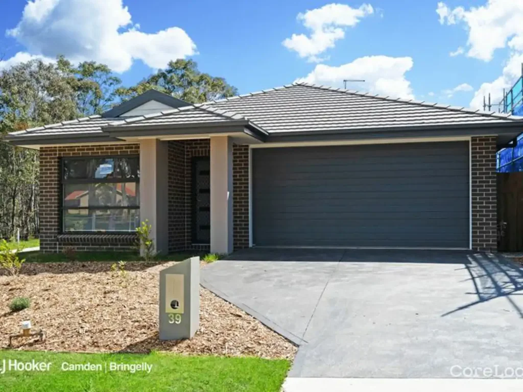 Modern 4-Bedroom Home in Austral