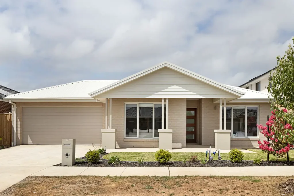 Newborough 4 Bedroom Fixed Price House & Land Package - Narracan Lakes!