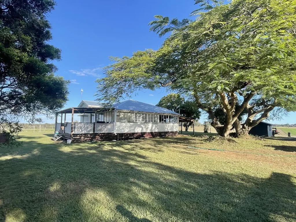 Tinana 2房  TRANQUIL LIVING -RENOVATED QUEENSLANDER ON 1 ACRE - TINANA