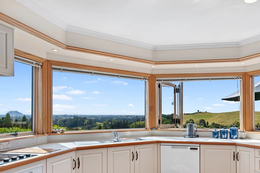 Te Puna 3房  City-close Country Living with Shed and Views