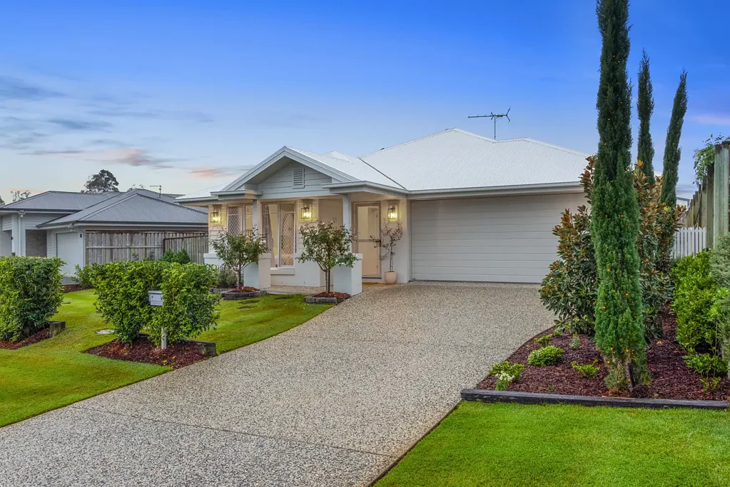 Jimboomba 4 Slaapkamer Elegant Modern Home Well Equipped for families