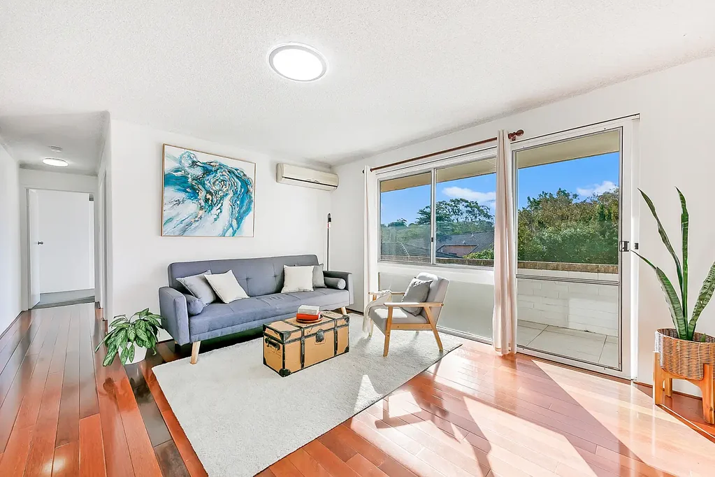 Top Floor Light Filled 2 bedroom Unit with Lock up Garage