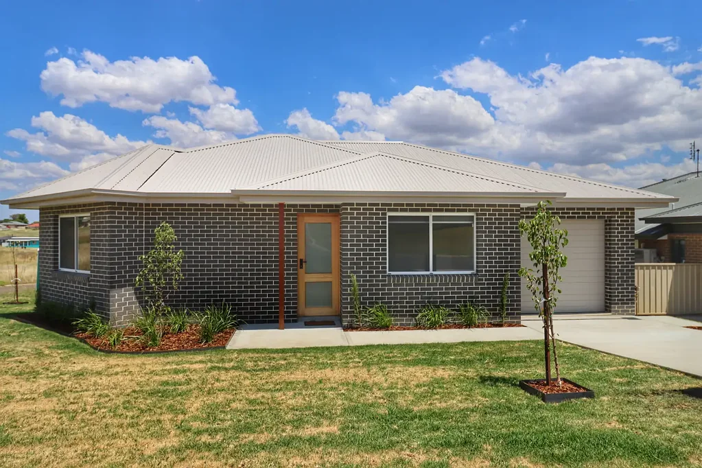 Cowra 3chambre New Home surrounded by New Stylish Homes
