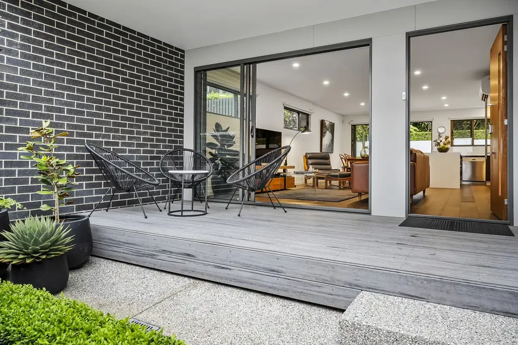 South Hobart 3Kwarto ‘Tanners Row’ executive townhouse - city fringe lifestyle