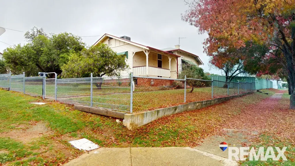 CHARMING HOME WITH SPACIOUS YARD
