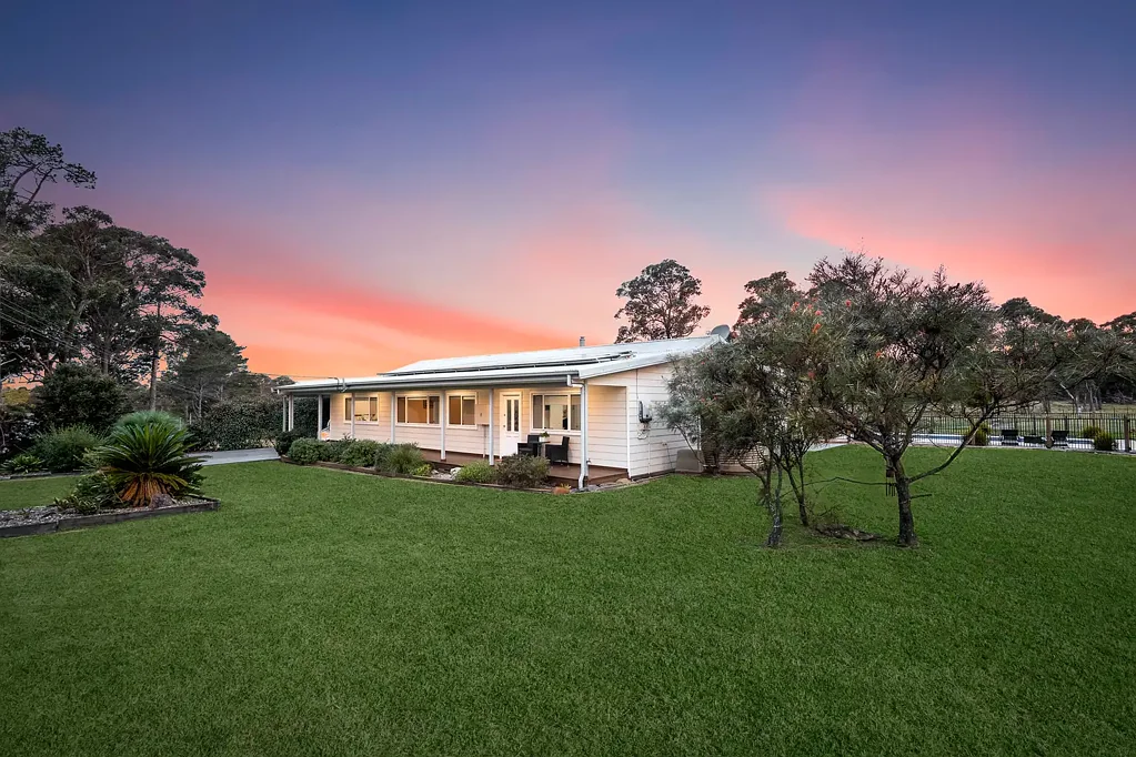 Buxton 6 Bedroom Spectacular homestead on 10 acres