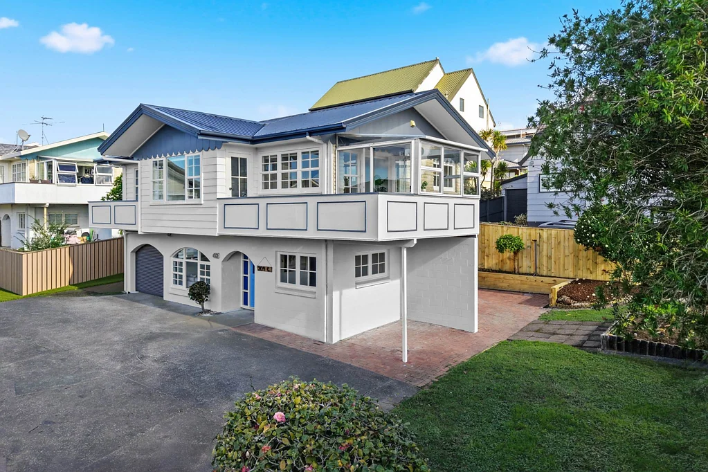 Birkenhead 3Zimmer Sunny, Renovated Freehold Home with Sea Views