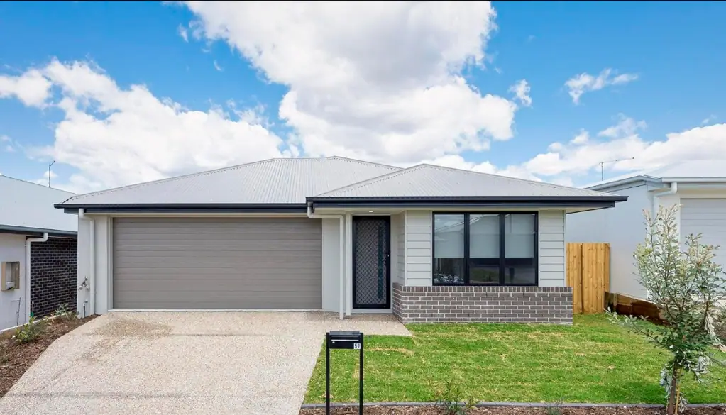 4 BEDROOM HOME IN LOGAN RESERVE