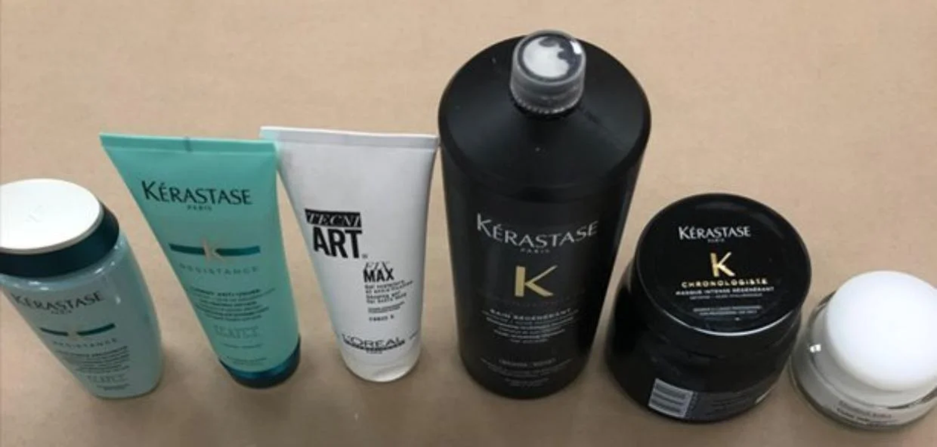 行李箱、化妆品藏毒!奥克兰机场查获毒品大案,一女子被判刑!
