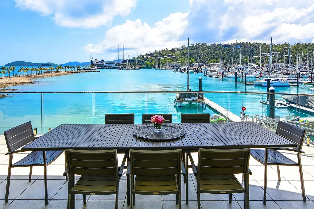 Whitsundays 4બેડરૂમ Marina-front Apartment with 18m Private Berth