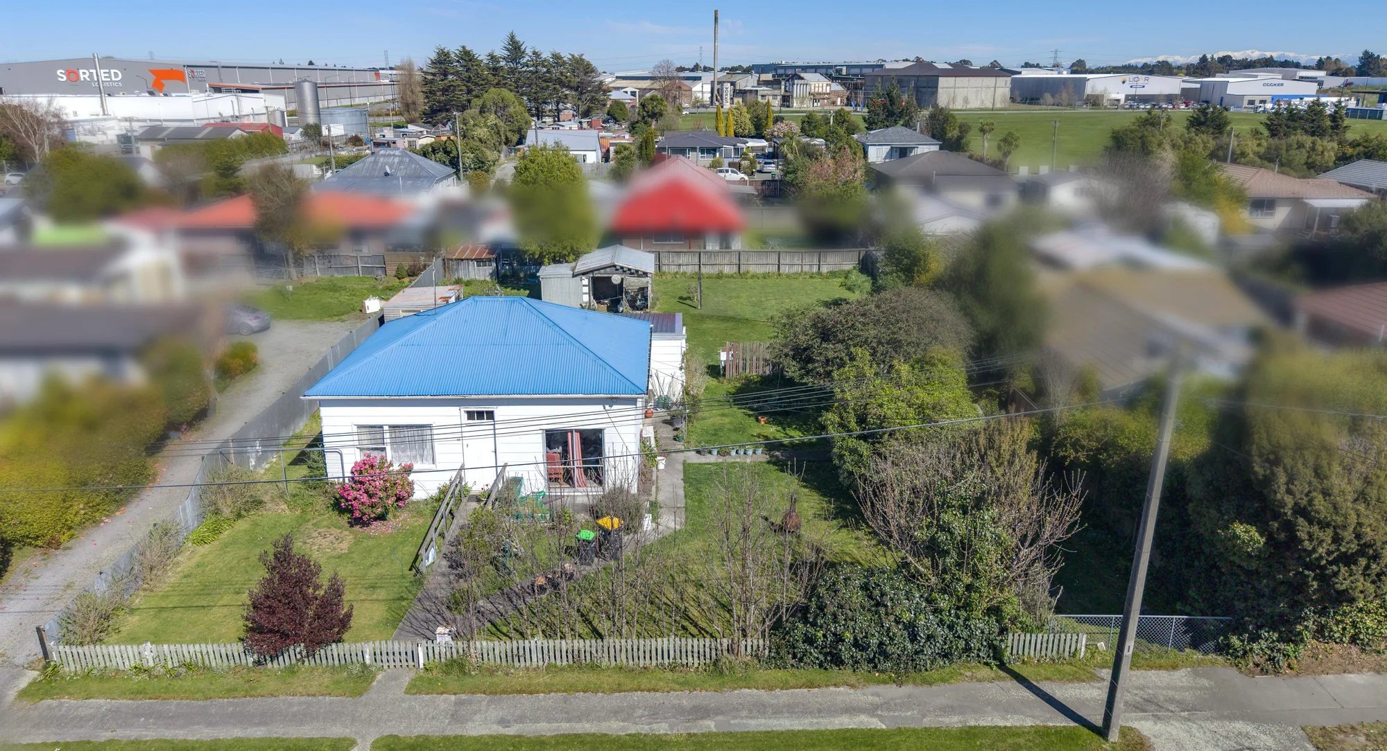 Islington 3कमरा QUARTER-ACRE PRIME REDEVELOPMENT OPPORTUNITY