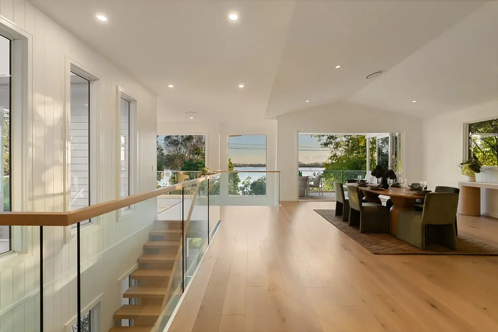 Bilambil Heights 4 Slaapkamer Architectural Waterfront Luxury with Elevated Coastal Living