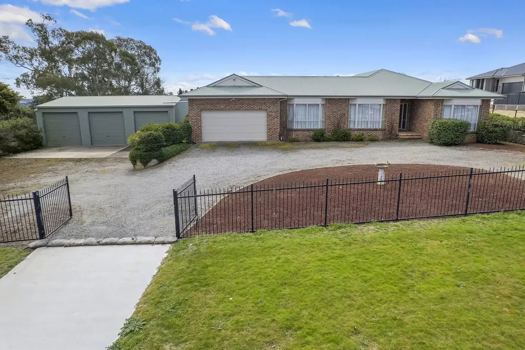 Yass 3 Bedroom Big Sheds!