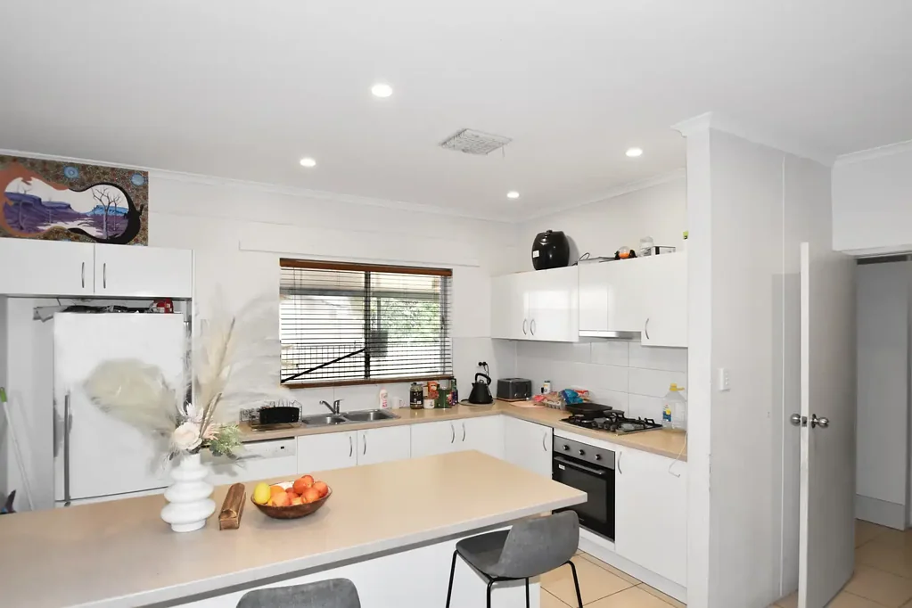 Larapinta 3ਬੈੱਡਰੂਮ Charming Family Home in Larapinta!