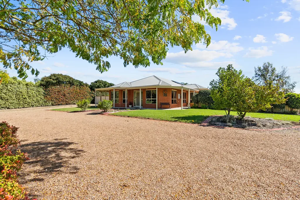 Wurruk 5 Slaapkamer Peaceful Acreage Close to Town