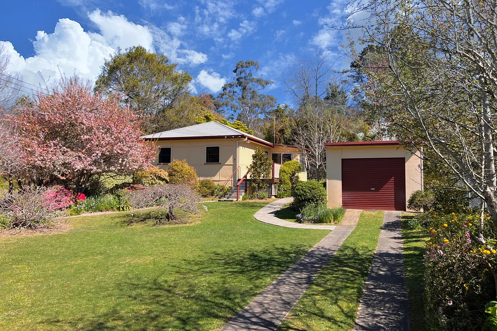 9 Cascade Street, Wentworth Falls, NSW 2782