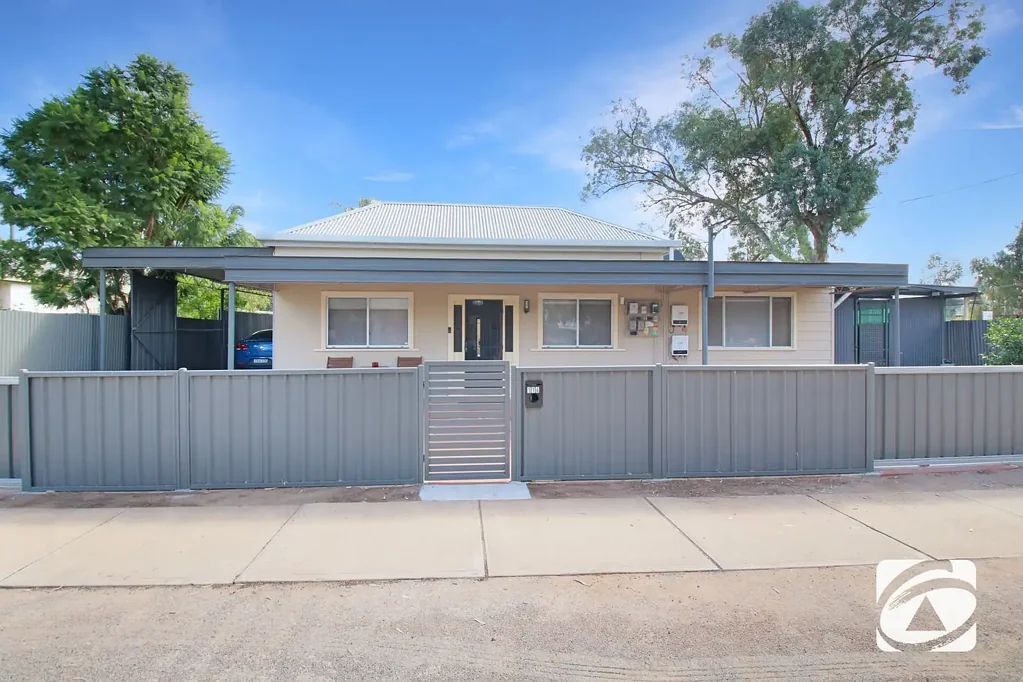 Broken Hill 5房  5 BEDROOMS & NEW KITCHEN