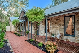 27 Heathpool Road, Heathpool
