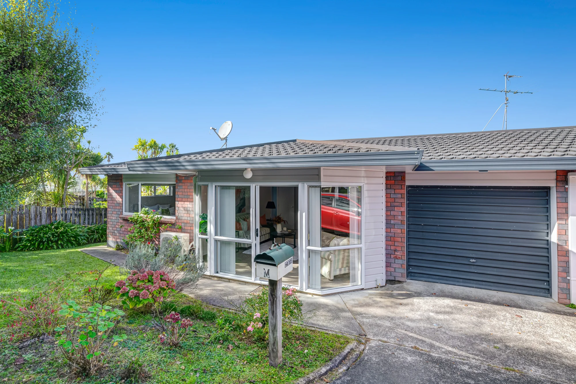 Orewa 2غرفة نوم Priced to Sell in Prestigious Lakeside Drive!