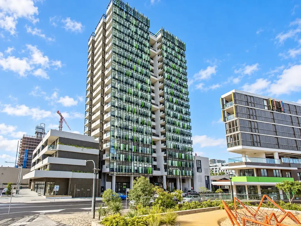 Apartment in the heart of Waterloo and next to East Village Shopping Center!!