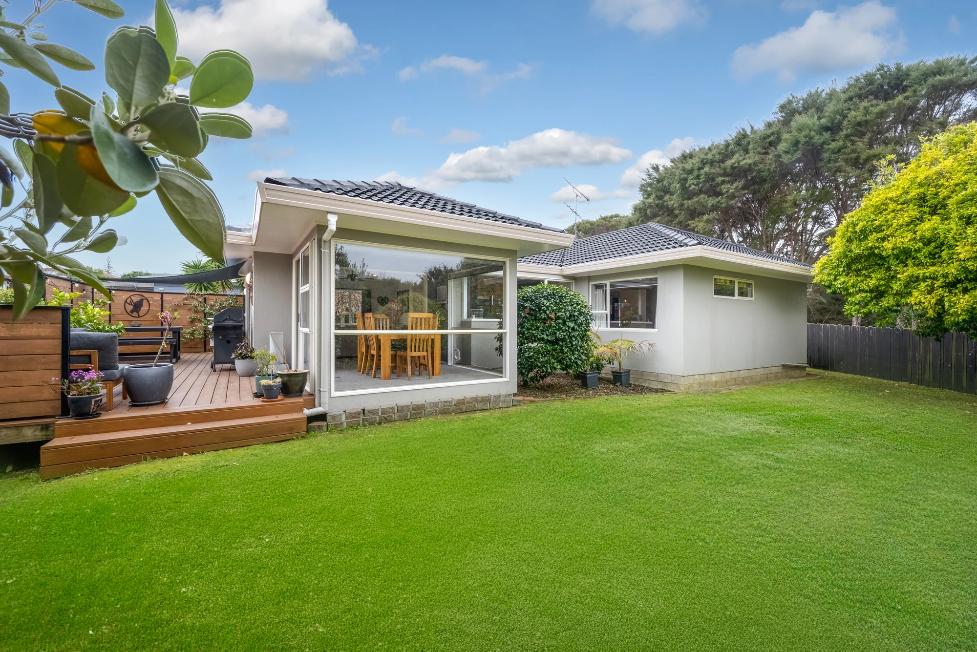 Botany Downs 3ਬੈੱਡਰੂਮ Last chance to view! Auction 6pm, Tues 13 October!