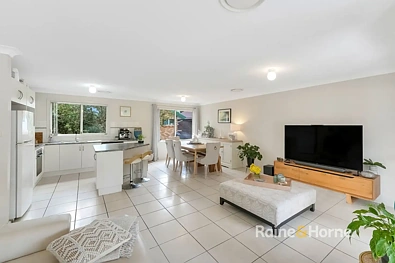 Blackwall 3બેડરૂમ Light-Filled Townhouse with Mountain Views & Effortless Living