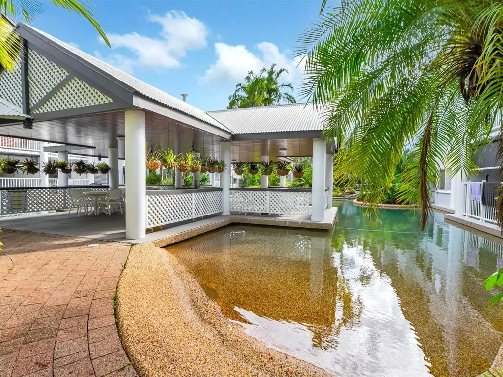 Cairns North 2 Bedroom Great Location