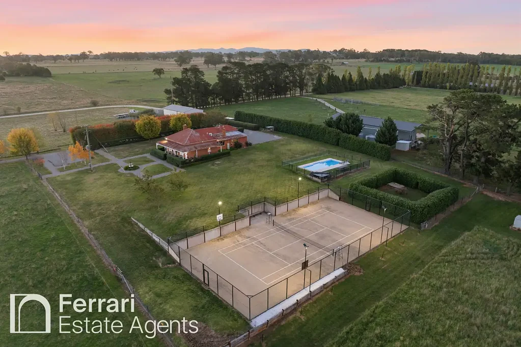 Forest Reefs 4房  Narellan – Classic 1880s homestead on 40 beautiful acres, 20km from Orange