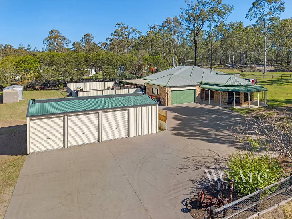 South Maclean 5Moenga 5 Flat flood free acres, town water, 360m2 home