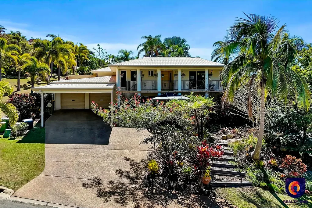 Meikleville Hill 6બેડરૂમ 🏡 Spacious Two-Storey Family Home with Pool, 10 Palm Court, Meikleville Hill Qld near Yeppoon 🏡