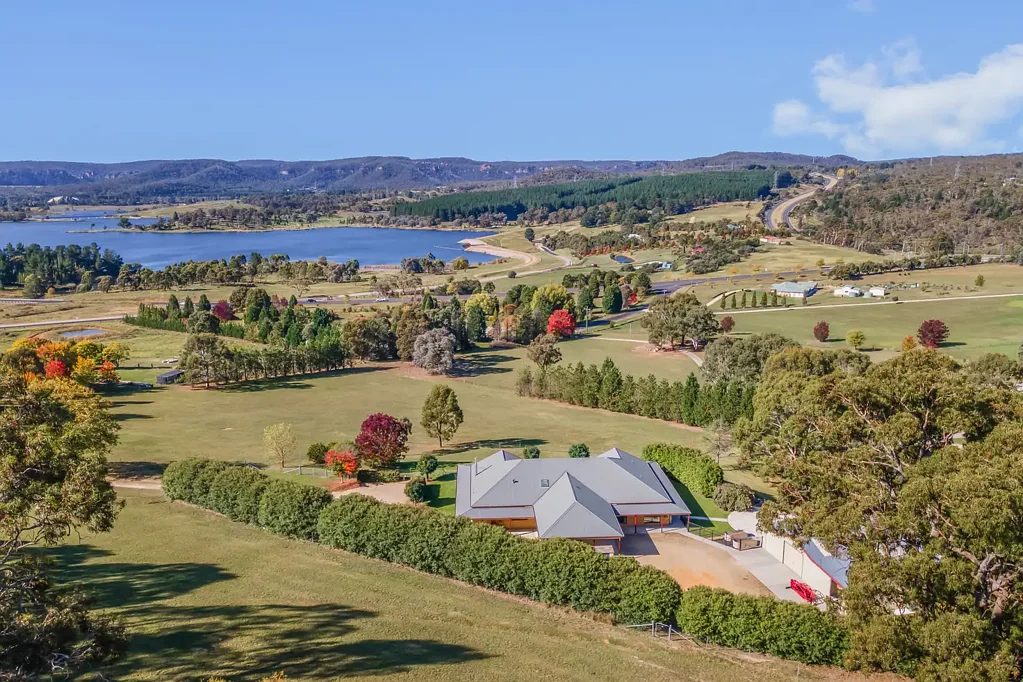 Wallerawang Luxury Lifestyle Living with Spectacular Lake Wallace Views